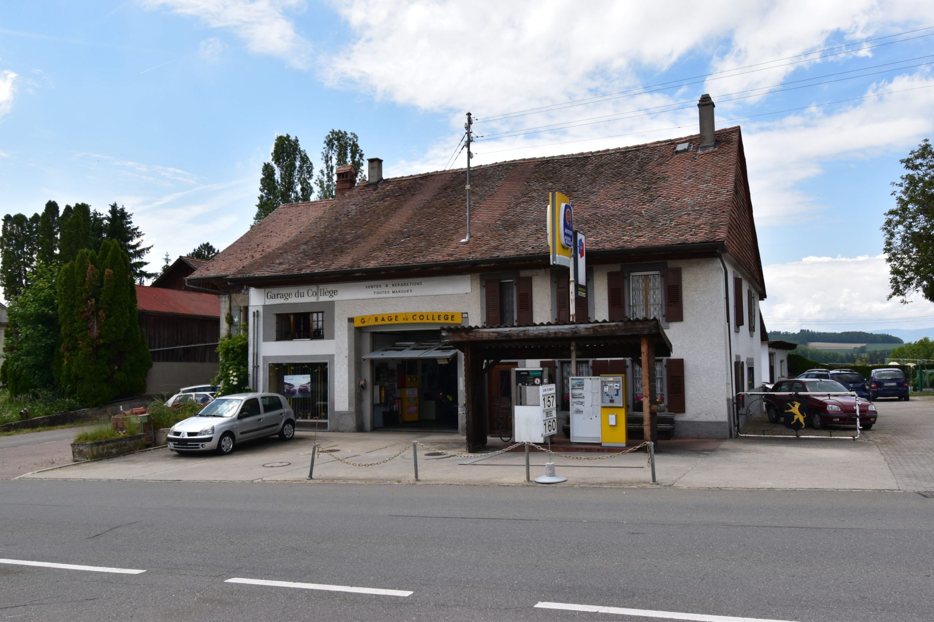 Maison avec garage automobile et station service à Combremont-le-Grand